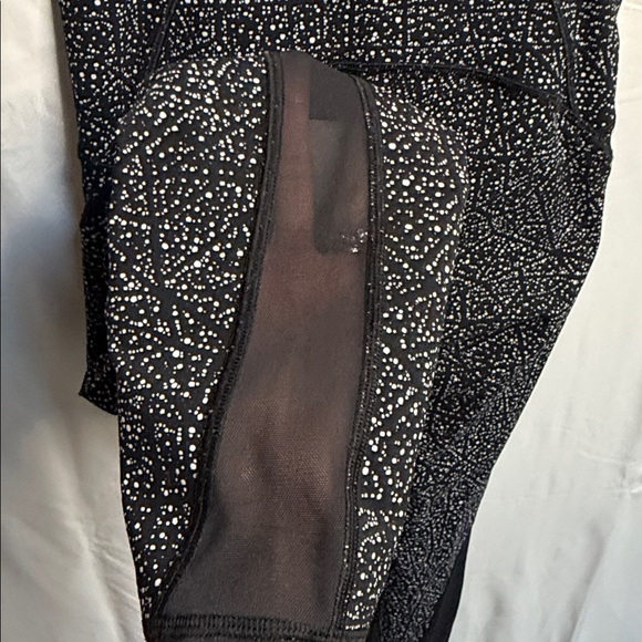 P05. Lululemon Train Times 7/8 Pant 25"
Size 4
Night View White Black / Black - Picture 7 of 8